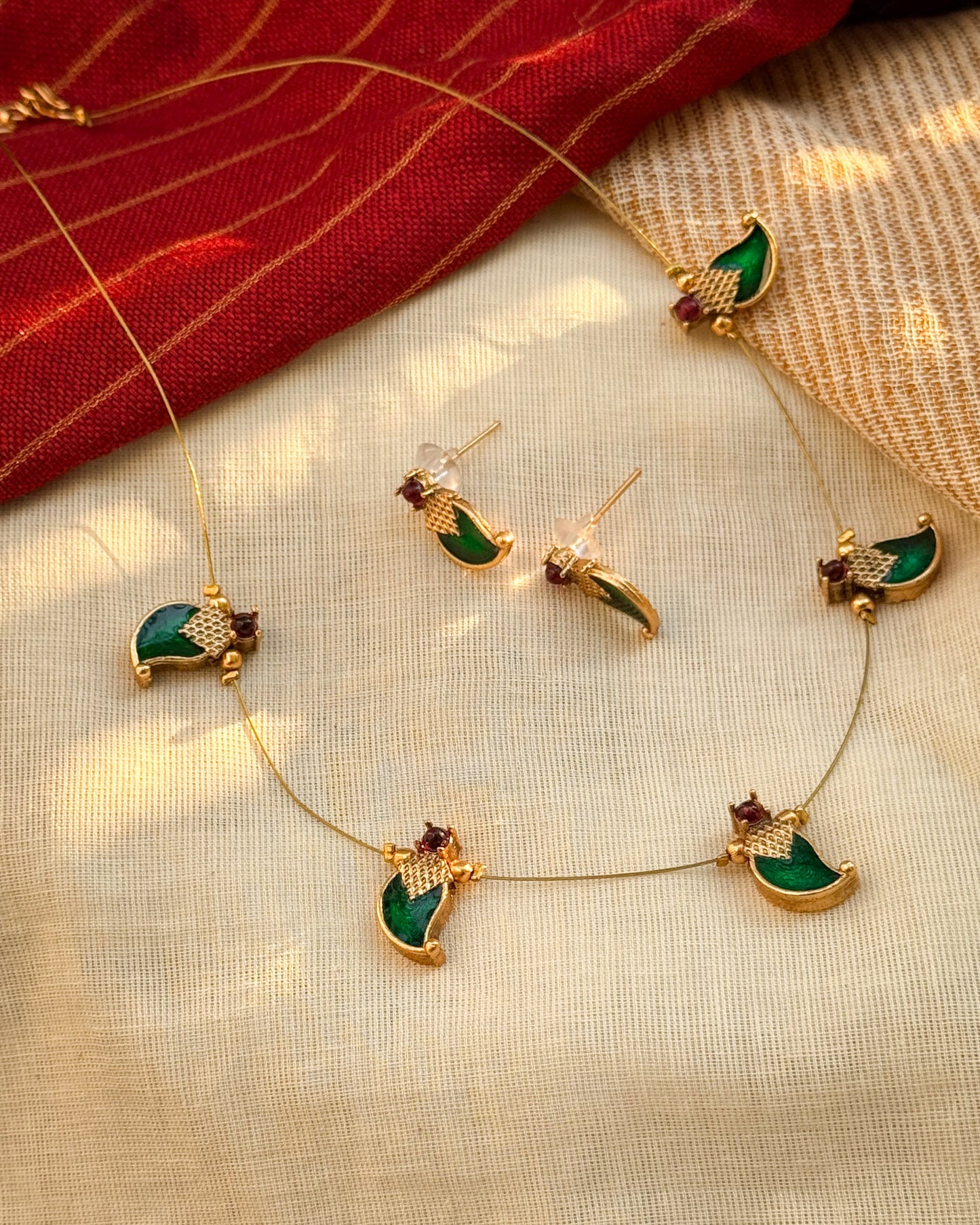 Invisible Green Manga Necklace