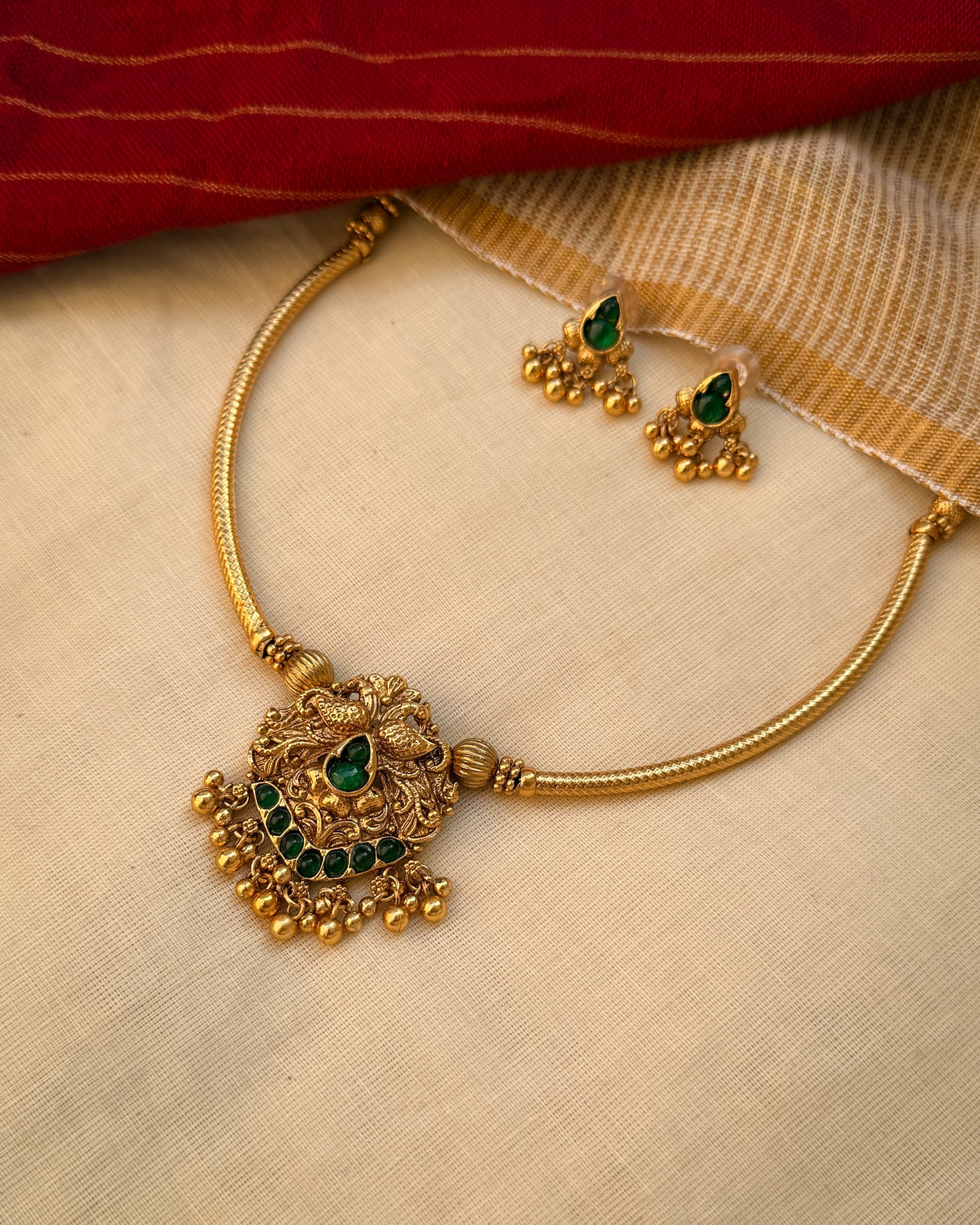 Non idol Hasli Necklace-Green