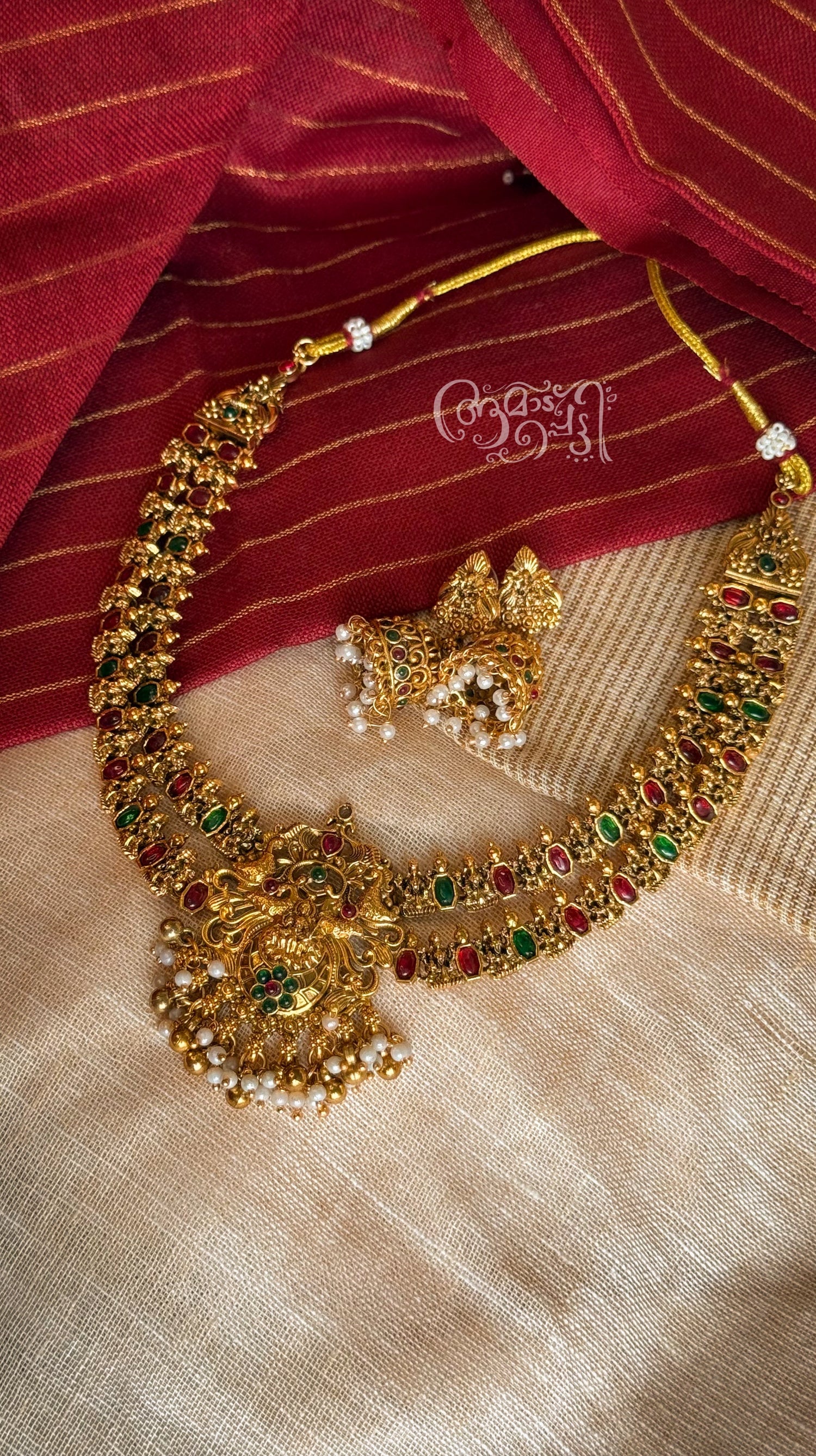 Necklaces & Chokers