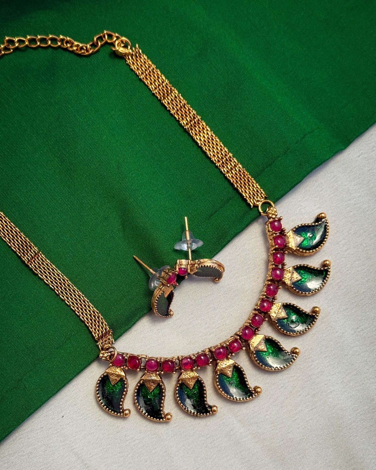 Green Manga Choker
