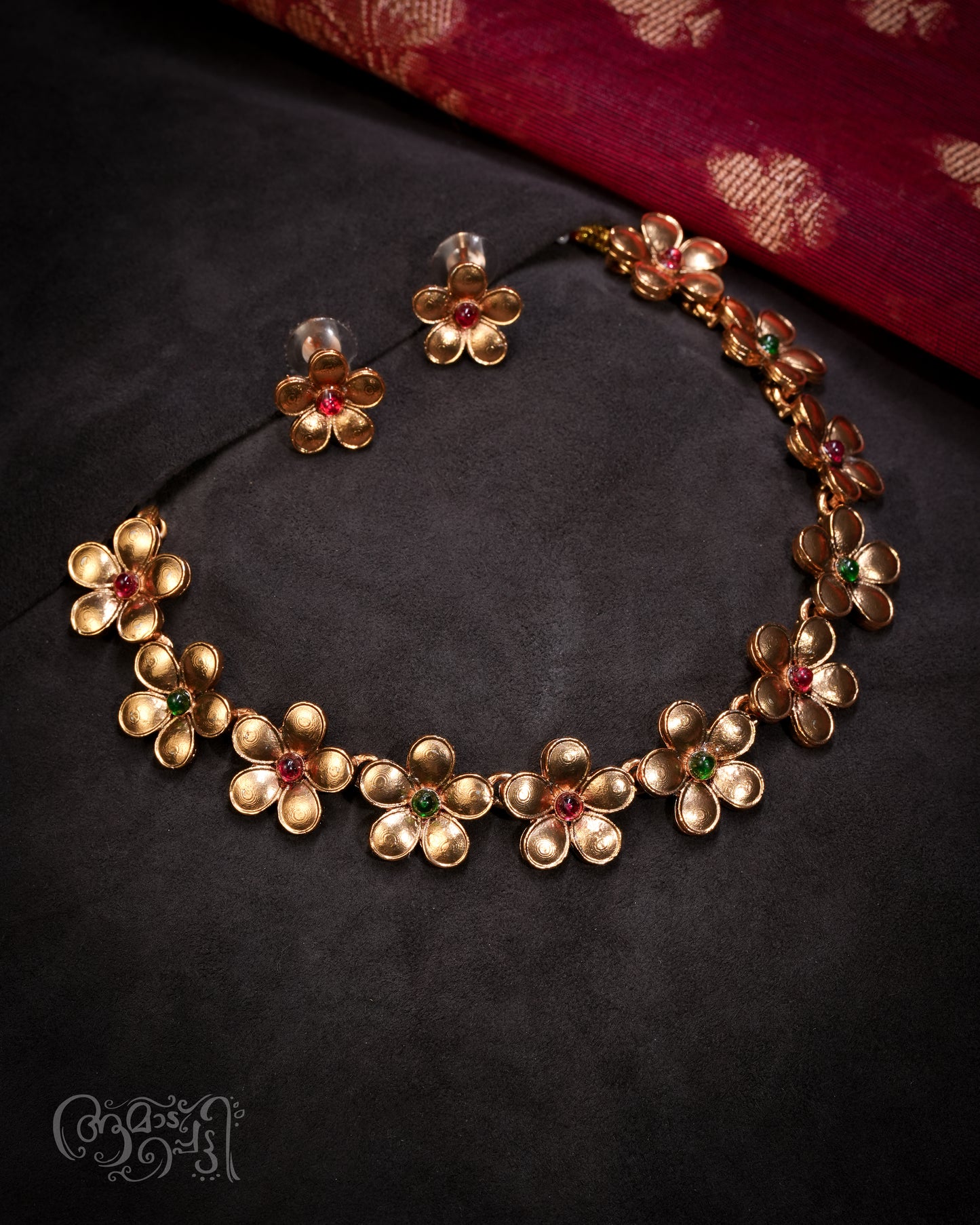 Flower necklace/choker